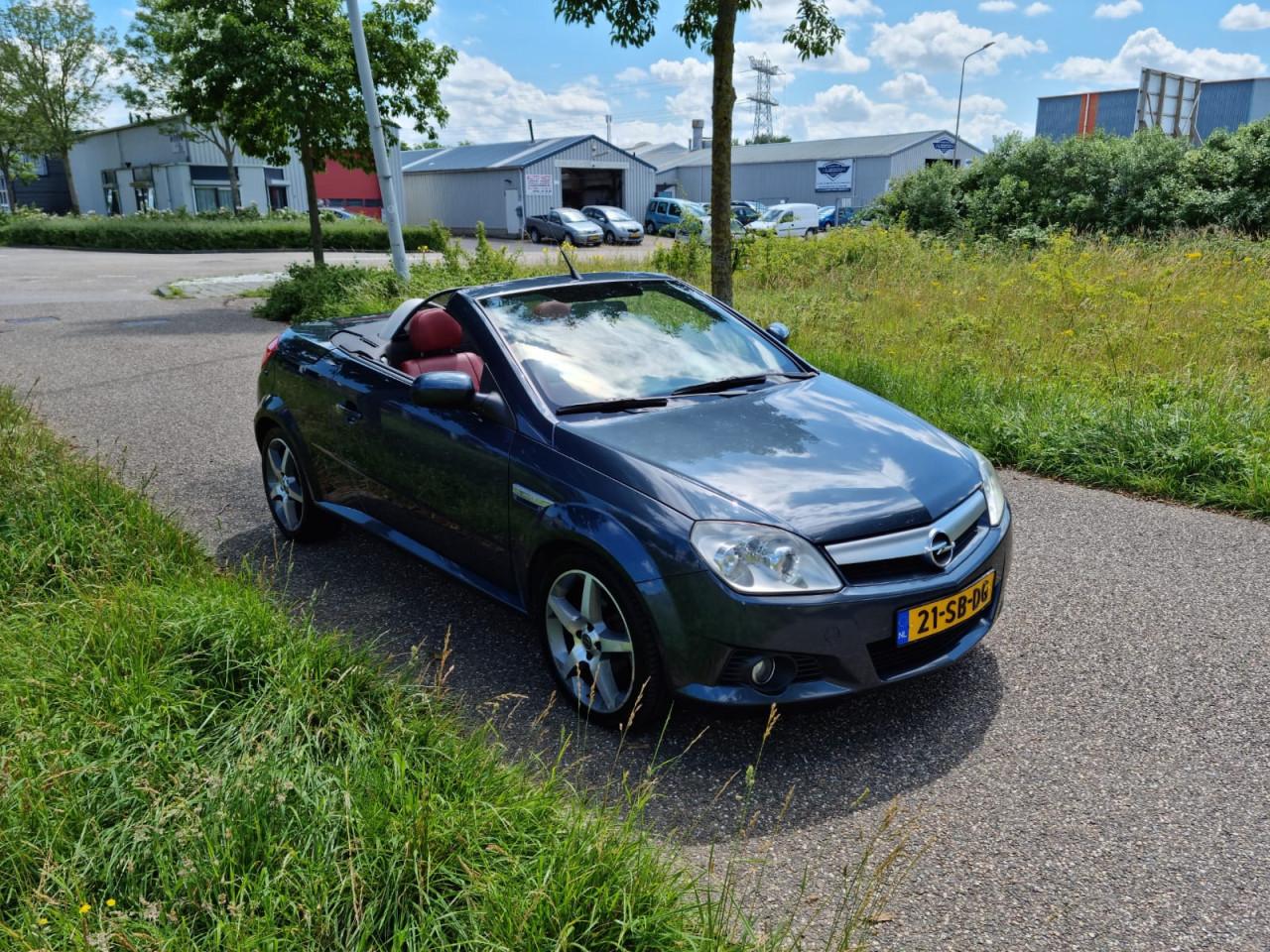 Opel tigra 1.8i cabrio 170.000km apk 1jaar bj 2005