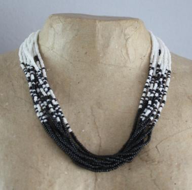 Zwart witte kralen ketting