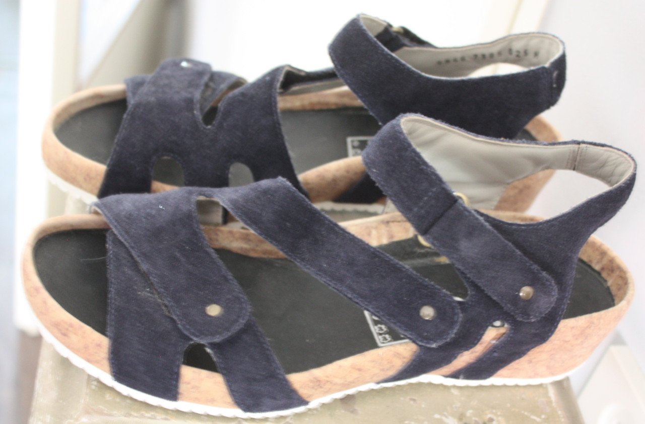 Donkerbauwe sandalen maat 6h