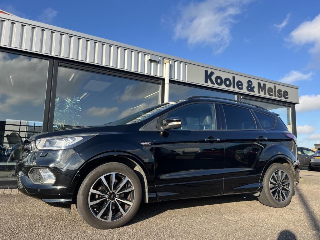 Ford Kuga 1.5 ecoboost 150pk 2wd st line , trekhaak , winterpack