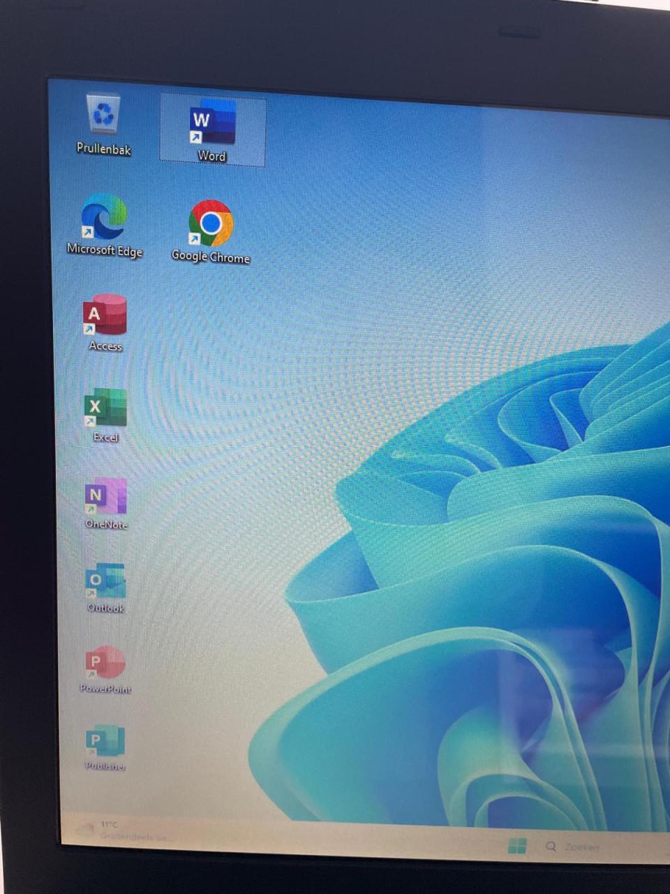 Acer 17 inch | Windows 11 SSD Office en nieuwe accu + muis