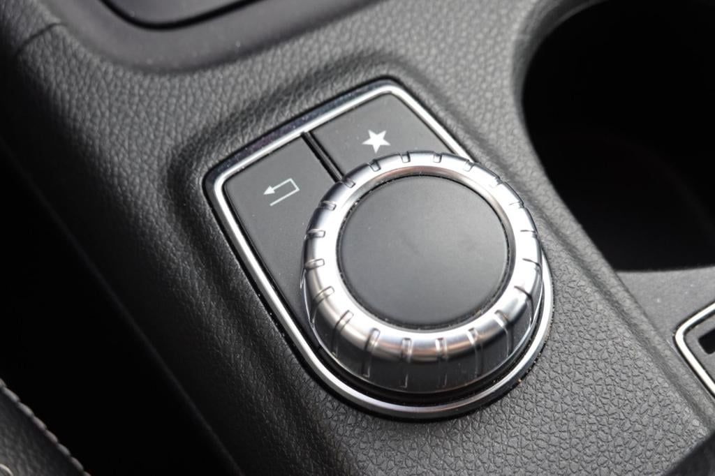 Mercedes-Benz Cla shooting brake 180 orangeart edition