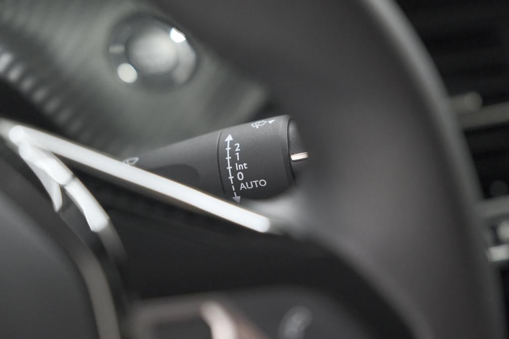 Peugeot 208 puretech 100 allure | camera | navigatie | parkeersensoren | ap