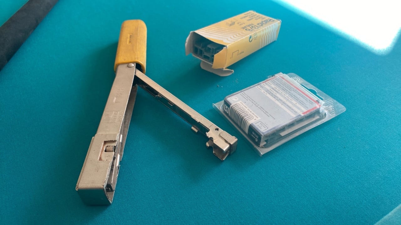 Hand tacker met >5000 nietjes