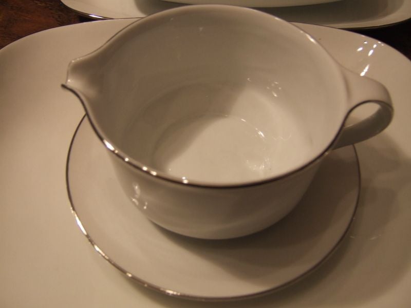 Essenbachservies wit met zilver kleurige rand