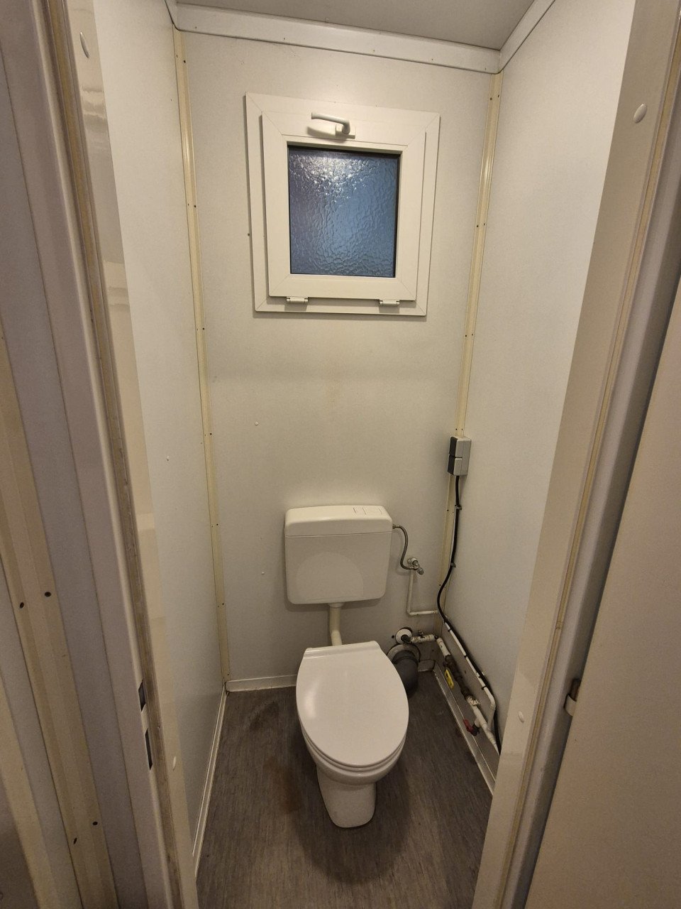 Kantoorunit / bouwkeet / woonunit 6x3m met keuken en toilet