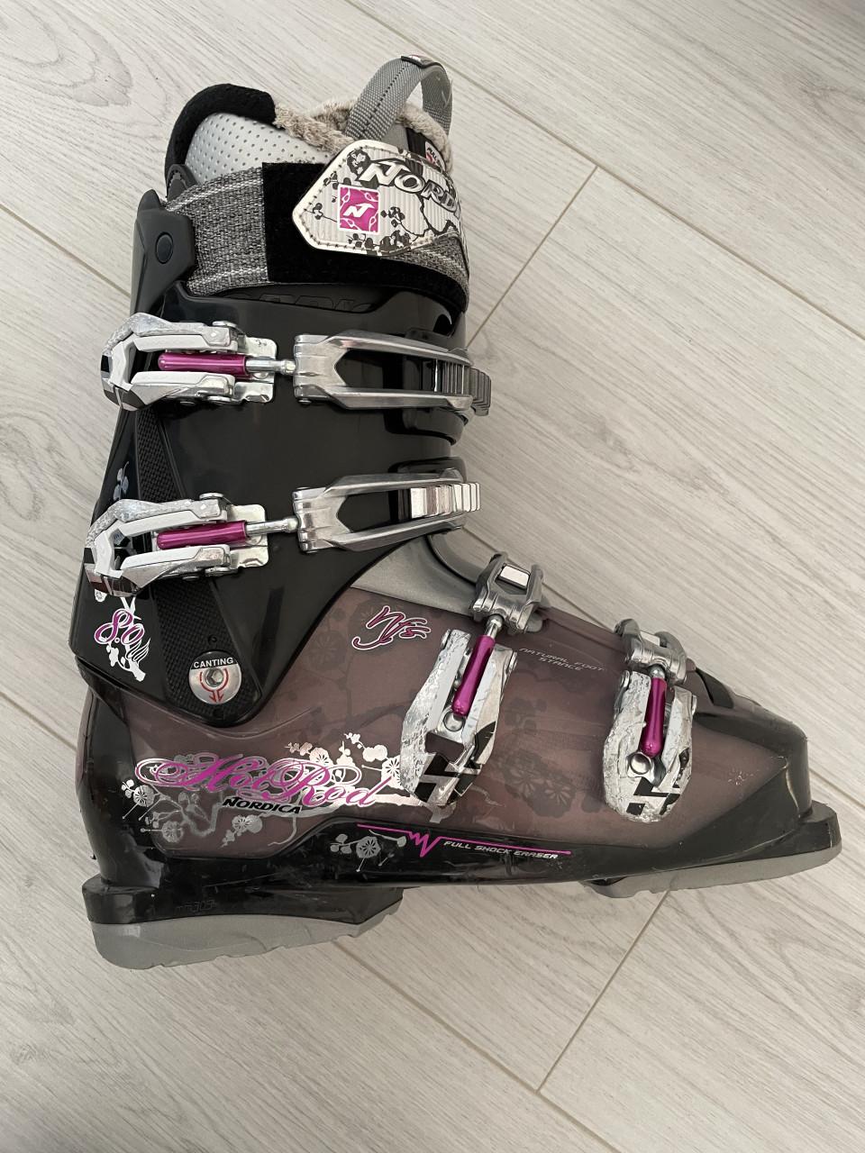 Nordica Dames Skischoenen maat 39/40 (260 265)
