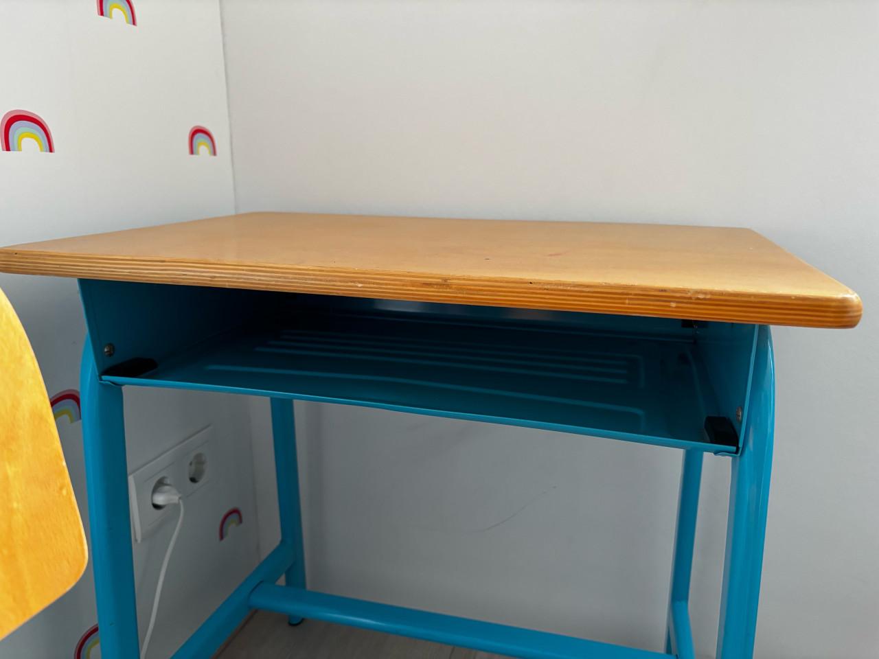 Bureau / tafeltje / schoolset met stoeltje hout met blauw aluminium
