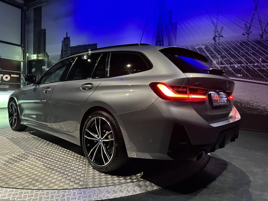 BMW 3-serie touring 330e xdrive *pano*360camera*sportstoelen*laser*