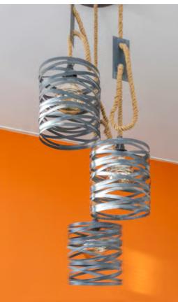 Industriële hanglamp van touw en metaal