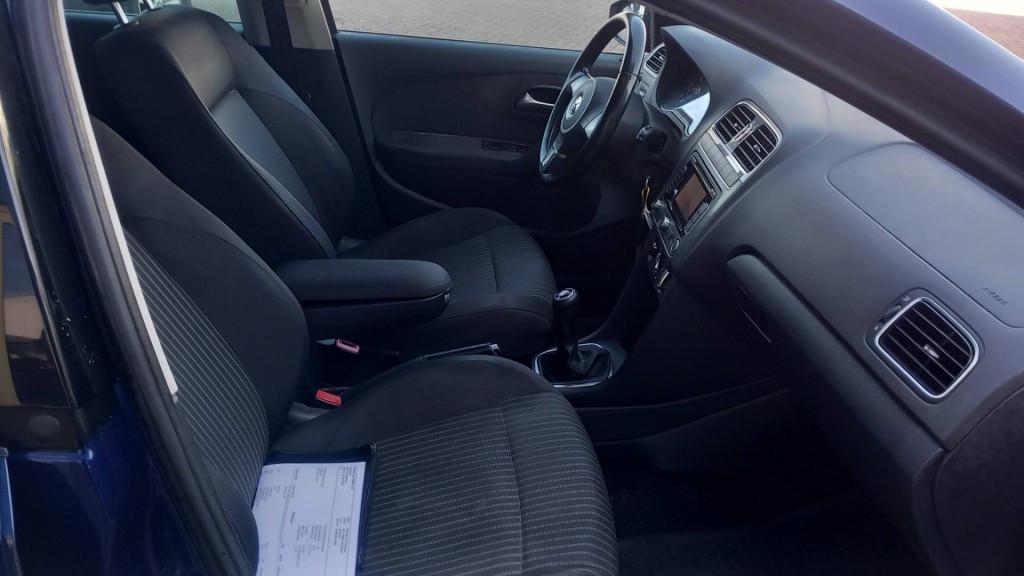 Volkswagen 1.2 TSI Highline 5deurs bj:2011 airco-navigatie apk 2027 !!!