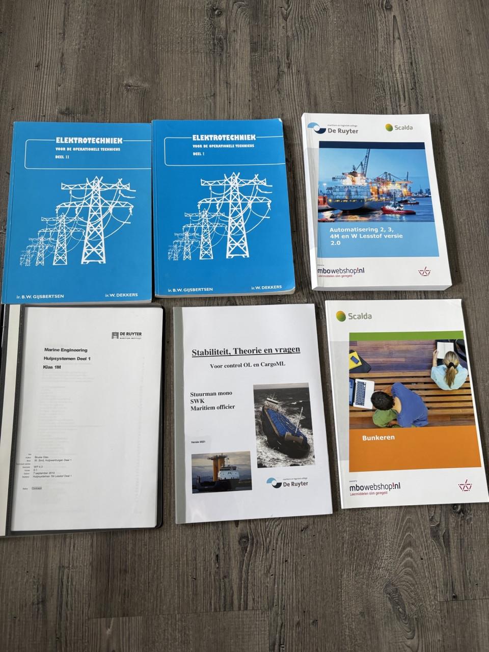 Boeken maritiem officier alle schepen nautisch en technisch