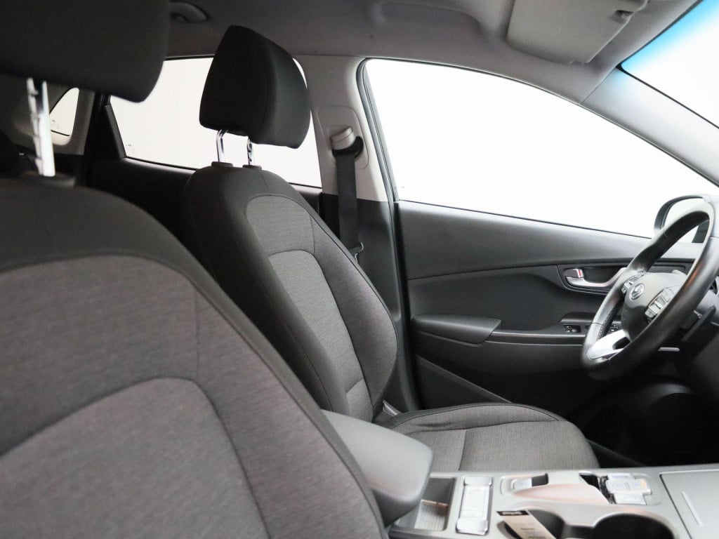 Hyundai Kona ev fashion 39 kwh | navi | camera | lmv | pdc | climate