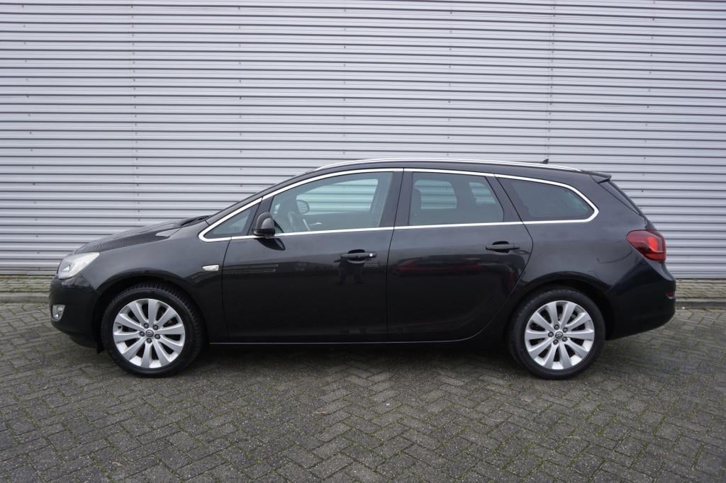 Opel Astra sports tourer 1.4 cosmo navi / climate / cruise / trekhaak / lm 