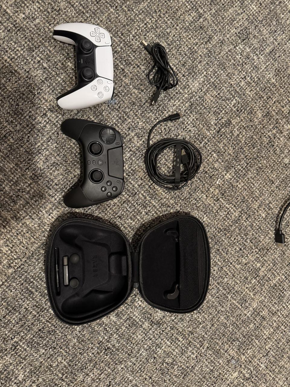 Ps5 met twee scuf controllers, 1 ps5 controller en 2TB geheugen