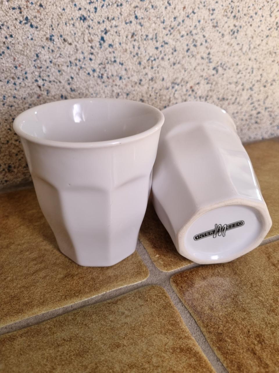 Nieuw: 2 witte aardewerken bekers