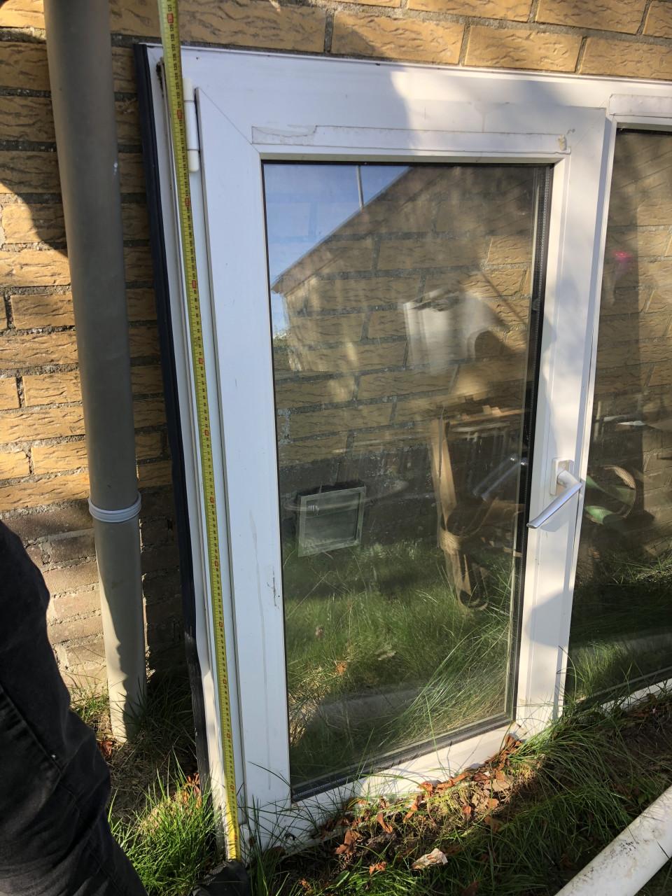 Aluminium deurkozijn en Kunststof kozijn met draai/kiep raam