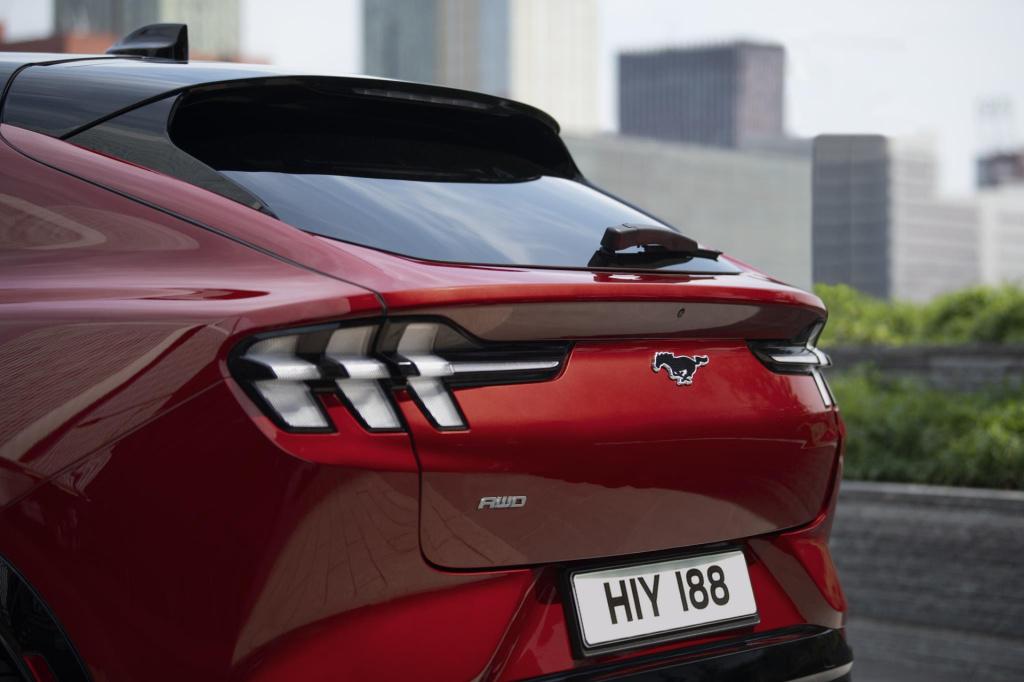 Ford Mustang Mach-e extended premium awd 98 kwh | €5000.- korting | nieuw t