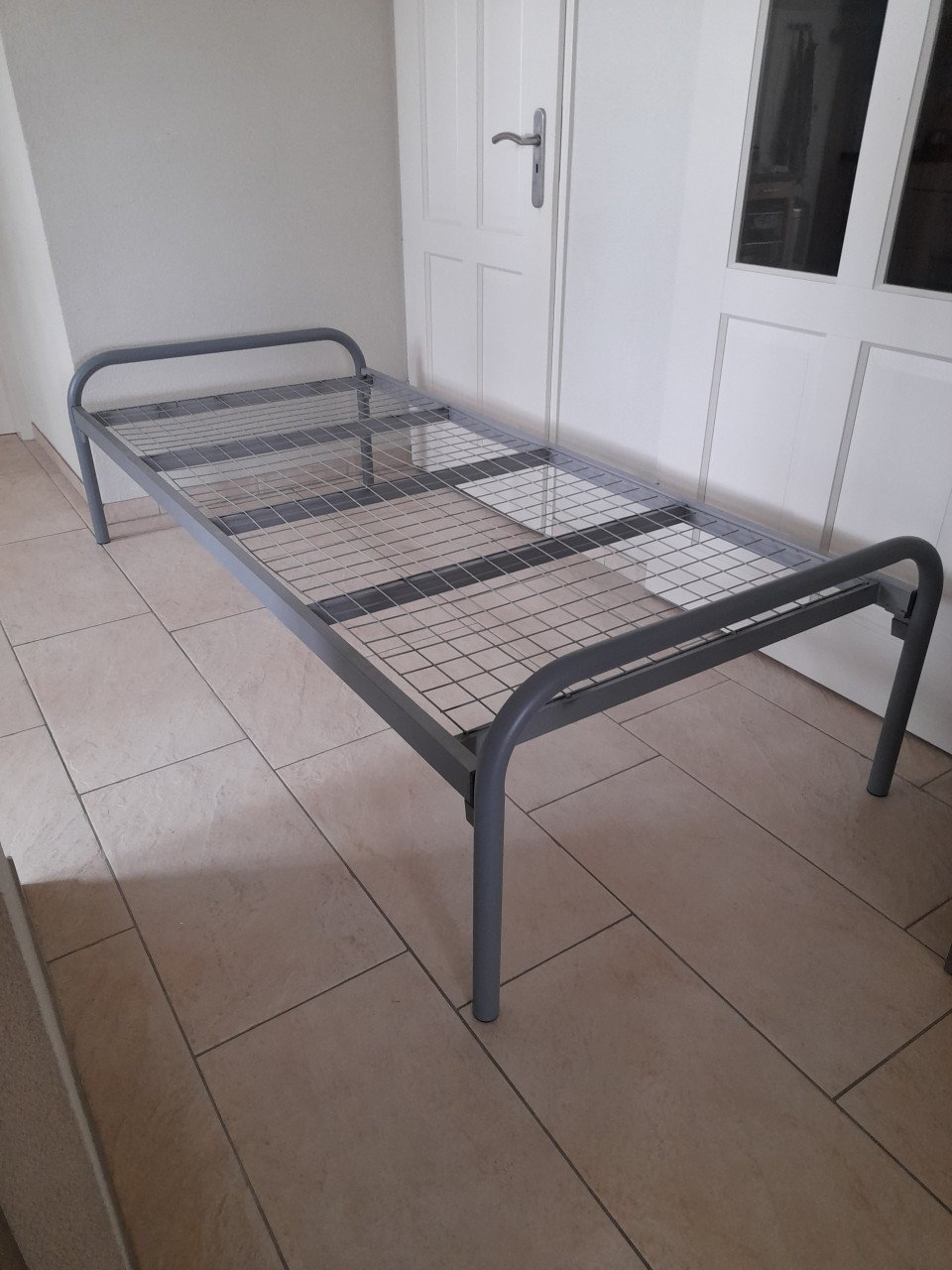 Metalen 1 Persoons bed  (in goede staat )