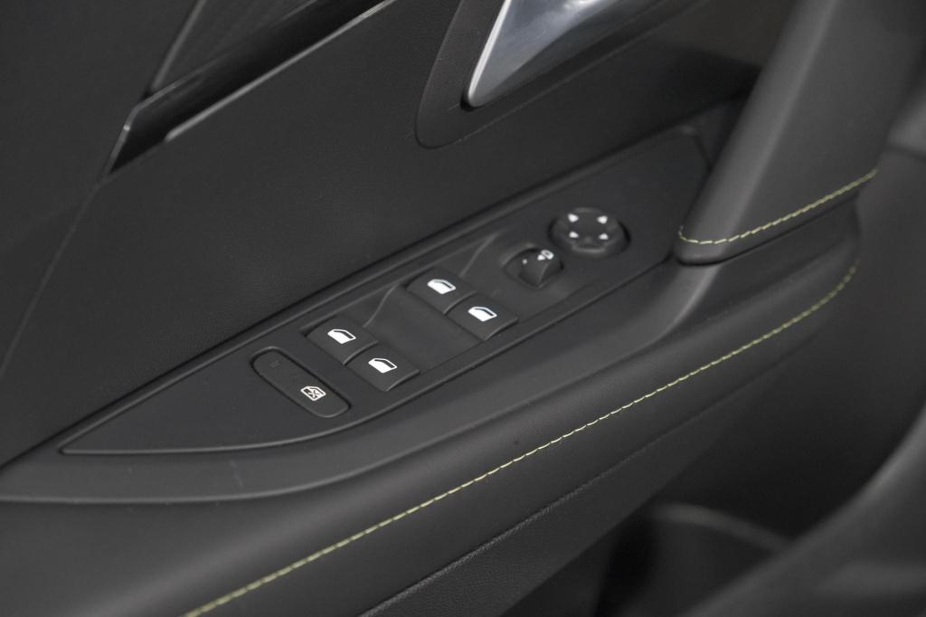 Peugeot 208 1.2 hybrid 145 e-dcs6 gt | alcantara pakket | camera | apple ca