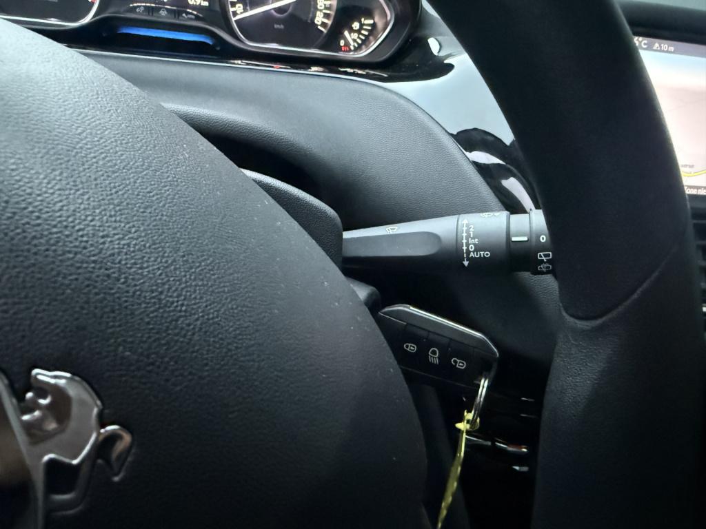 Peugeot 208 1.2 vti envy 5-drs