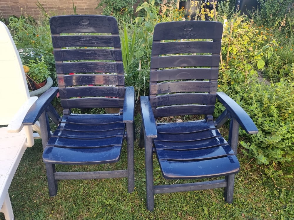 2 tuinstoelen 2 ligstoelen kunststof verstelbaar inklapbaar ligbed