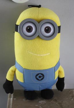 Minion knuffel blauw tuinbroek