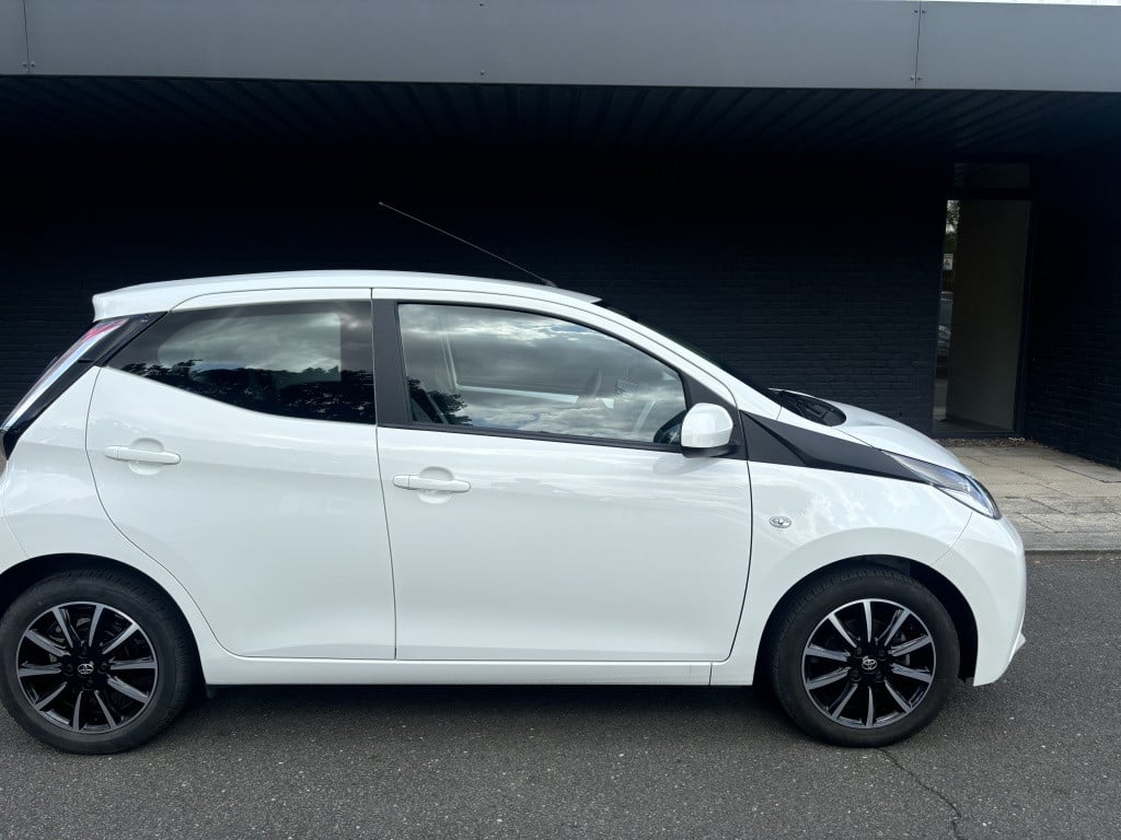 Toyota Aygo 1.0 vvt-i x-play // 1e eigenaar // 16.000km! //