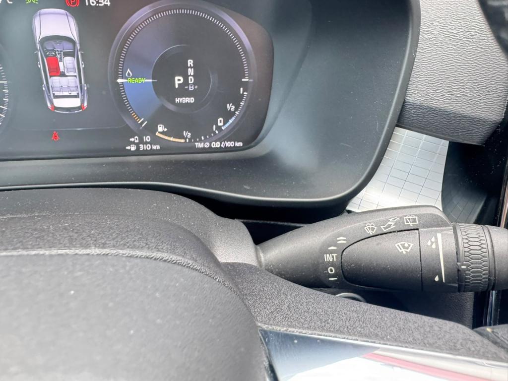 Volvo XC40 1.5 t5 twin engine momentum pro