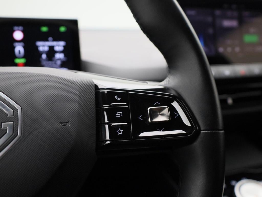 MG Mg4 64 kwh luxury | automaat | navigatie | climate control | apple carpl
