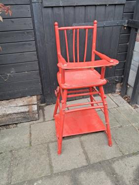 Oude kinderstoel