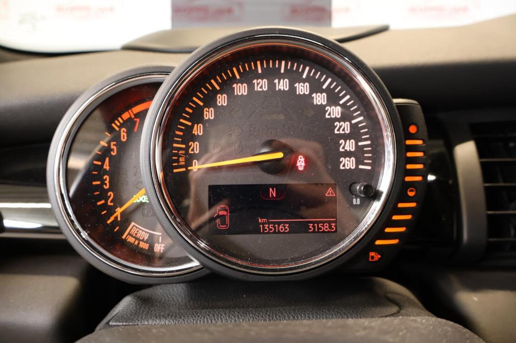 Mini Cooper 1.5 chili serious business nl auto, jcw in en exterieur, stoelv