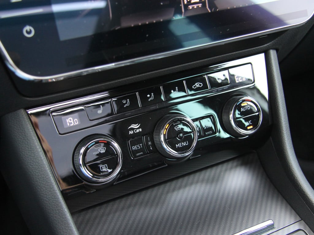 Skoda Superb combi 1.4 tsi iv 218pk sportline | pano dak | trekhaak