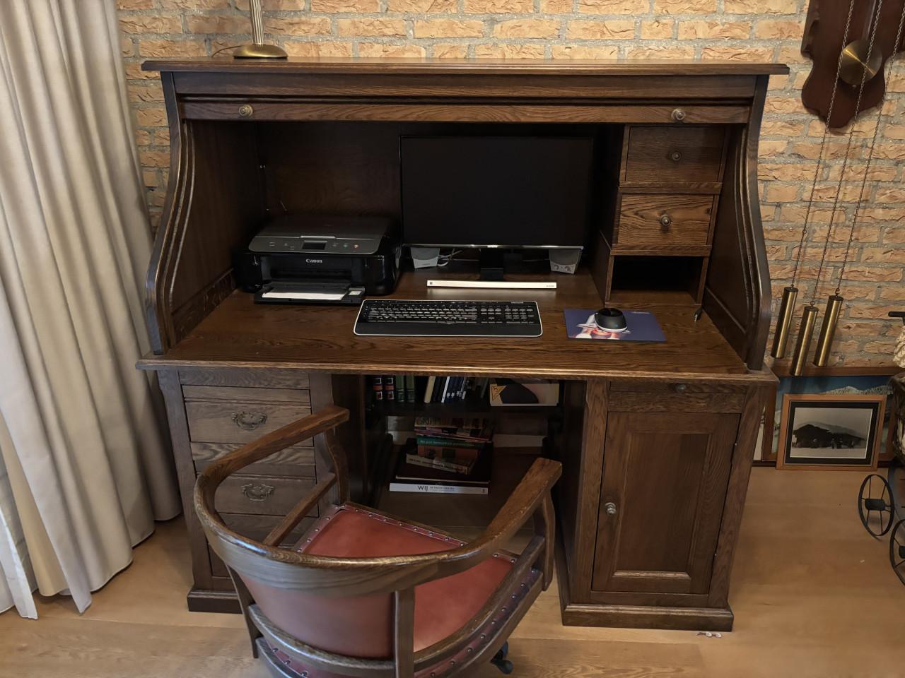 Antiek bureau met bijpassende stoel