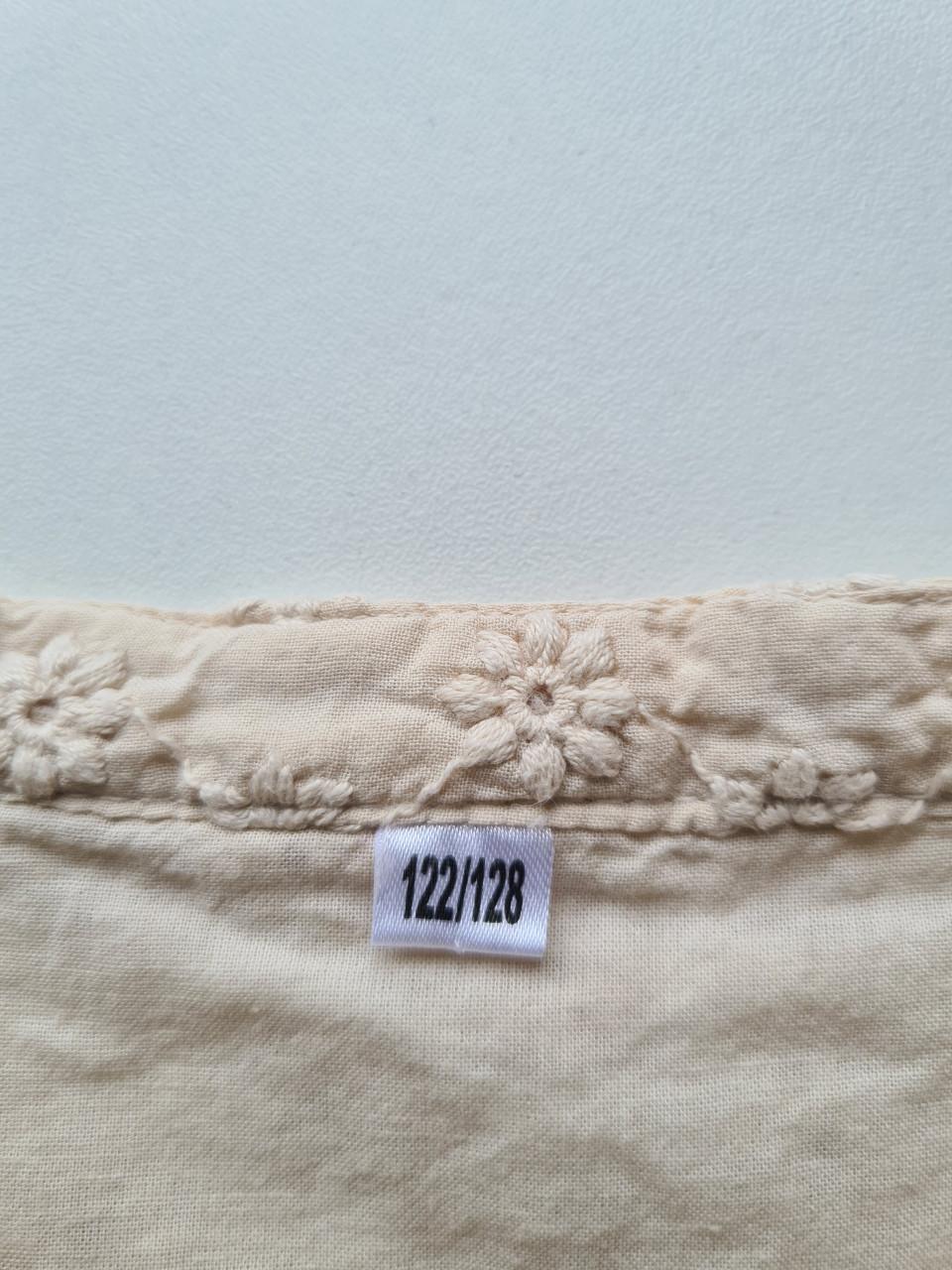 Ecru , beige broderie jurkje met roezelsvan Zeeman  Maat 122-128