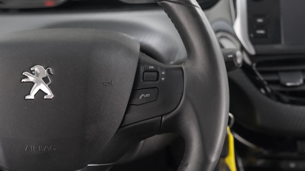 Peugeot 2008 puretech 82 signature | camera | apple carplay | parkeersensor