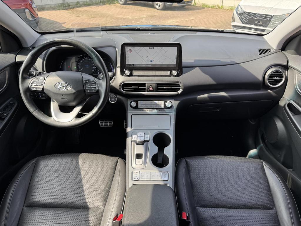 Hyundai Kona ev premium 64 kwh black edition soh 96,4% + schuif-/kanteldak!