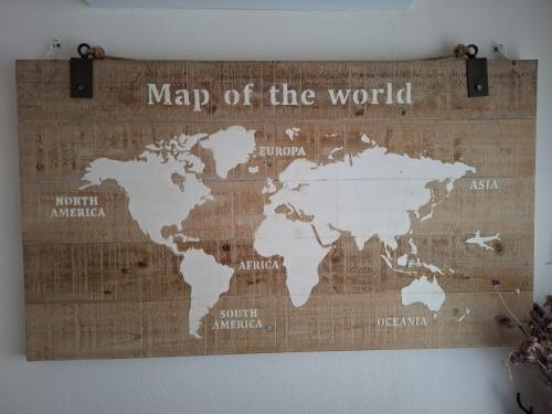 Grote houten lijst wereld