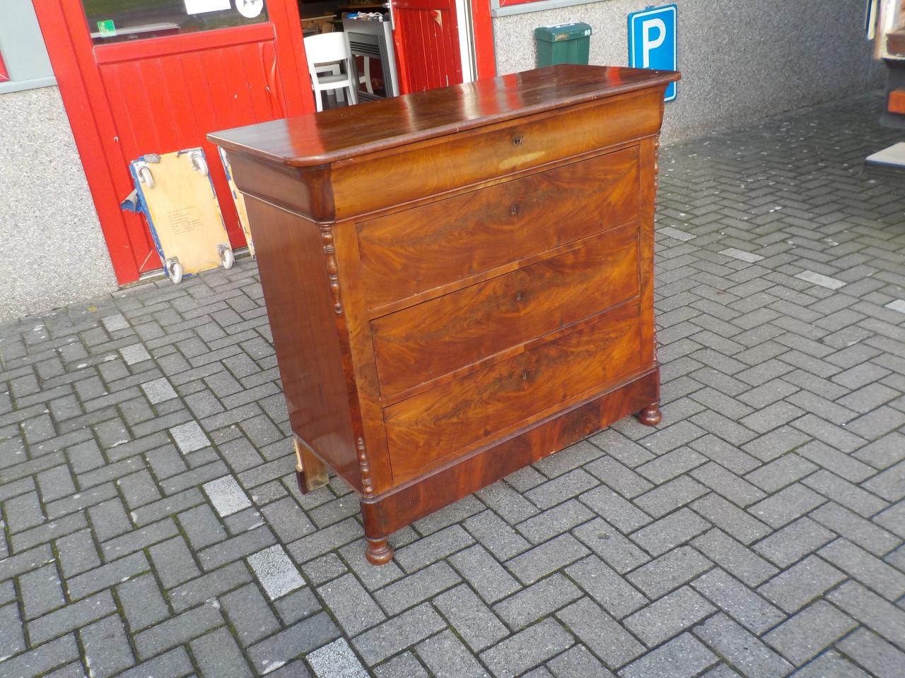 Antiek 4 ladenkast in goede staat koopje 50 euro