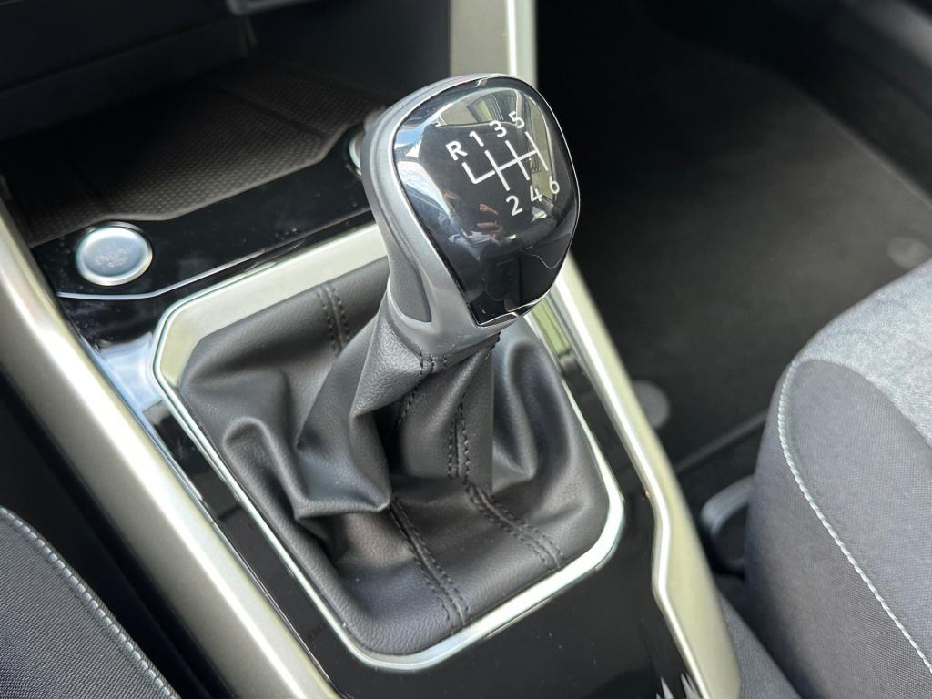 Volkswagen T-roc 1.5 tsi 150pk move | navi | carplay | stoelverwarming | ri