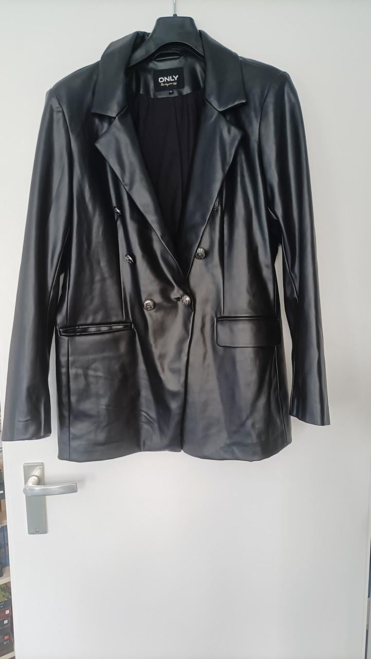 Zwarte nep leren jas. Merk Only. Maat XL. Zo goed als nieuw.
