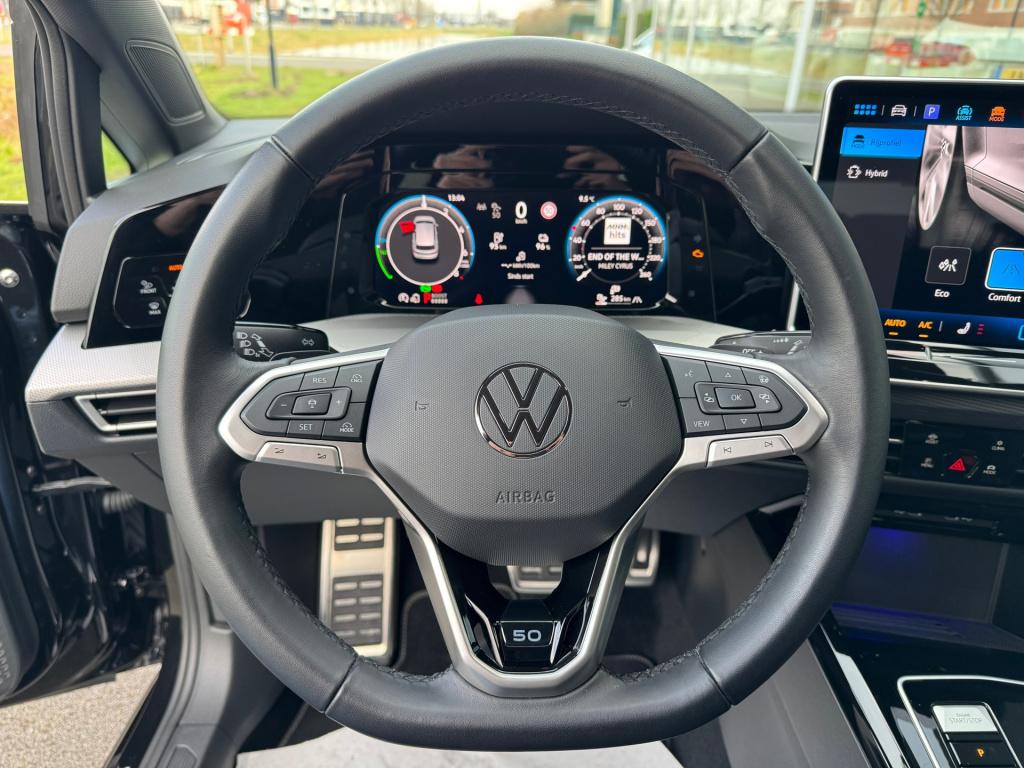 Volkswagen Golf 1.5 ehybrid 50 edition automaat , elektrische voorstoelen, 
