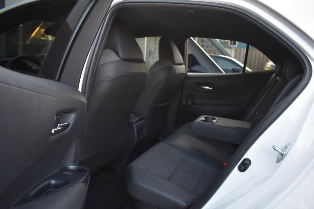 Toyota Corolla 1.8 hybrid dynamic | camera | apple carplay | android auto |