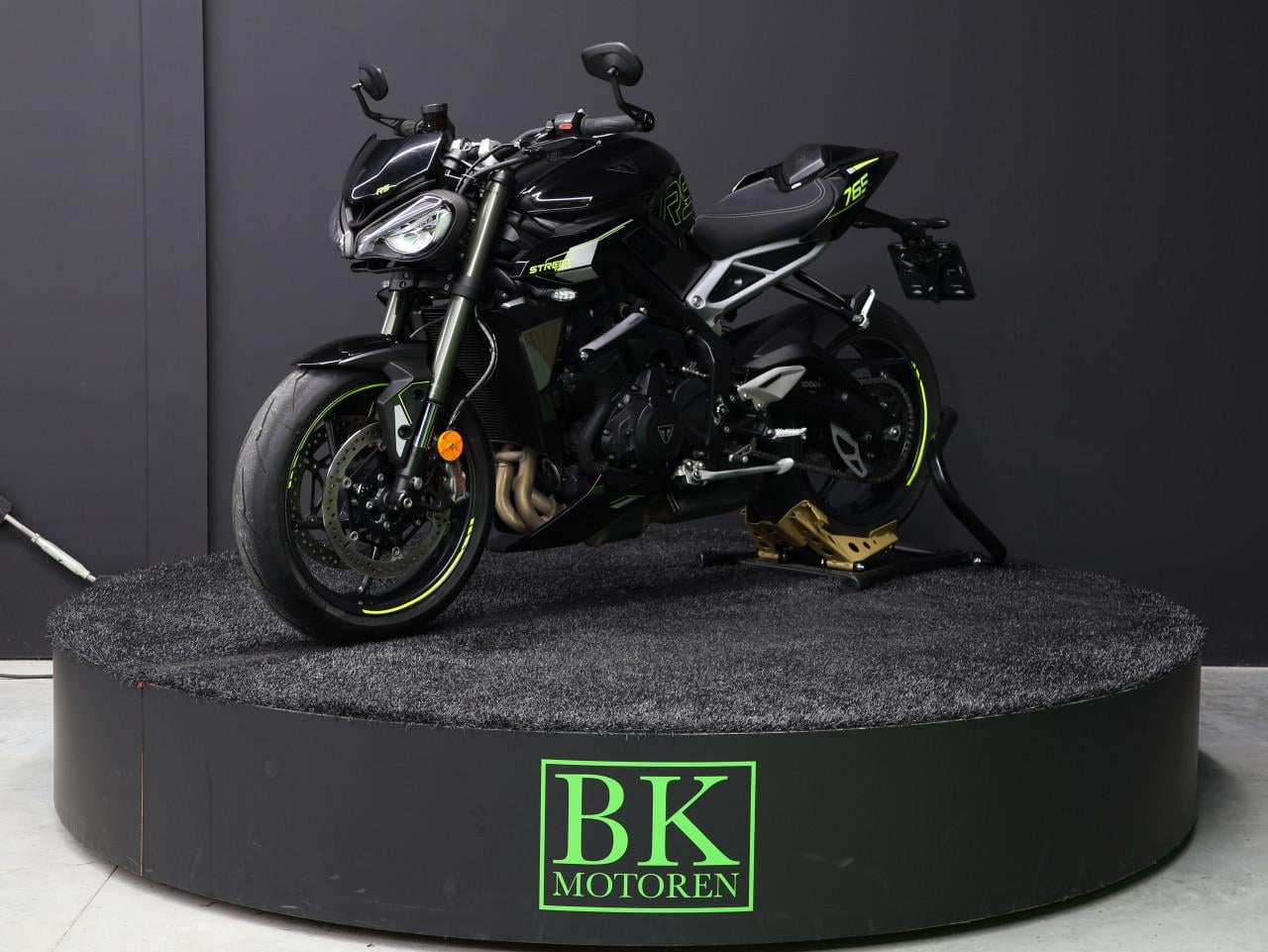 STREET TRIPLE RS | Phantom Black