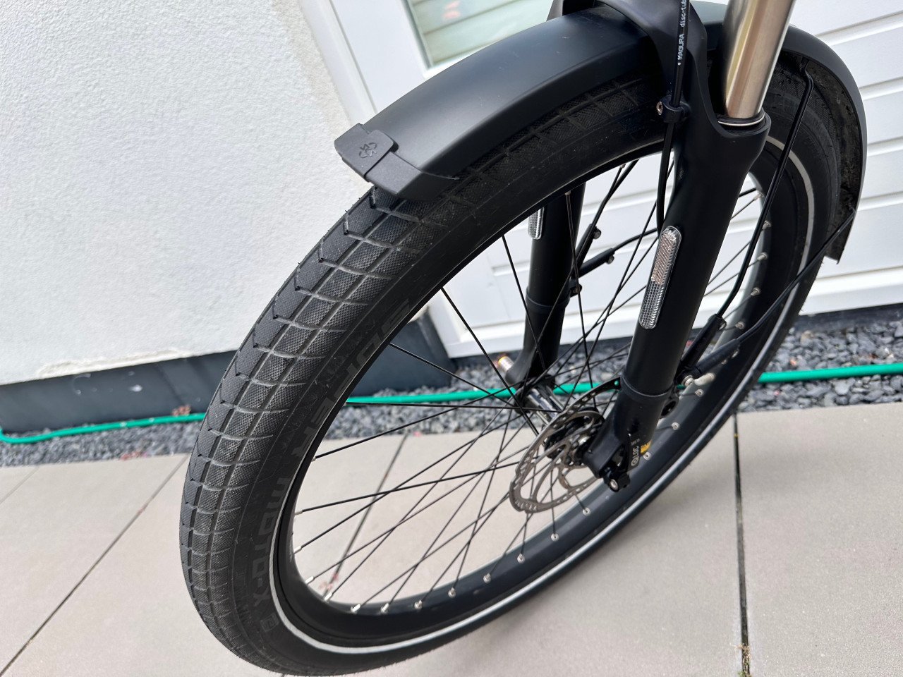 Prachtige witte Riese & Muller ebike