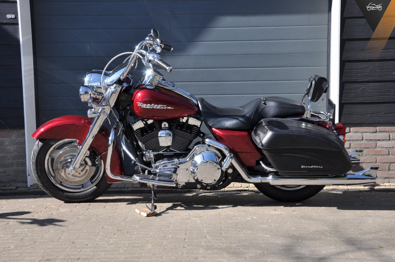 Harley Davidson FLHRSI Road King Custom Strakke motor!
