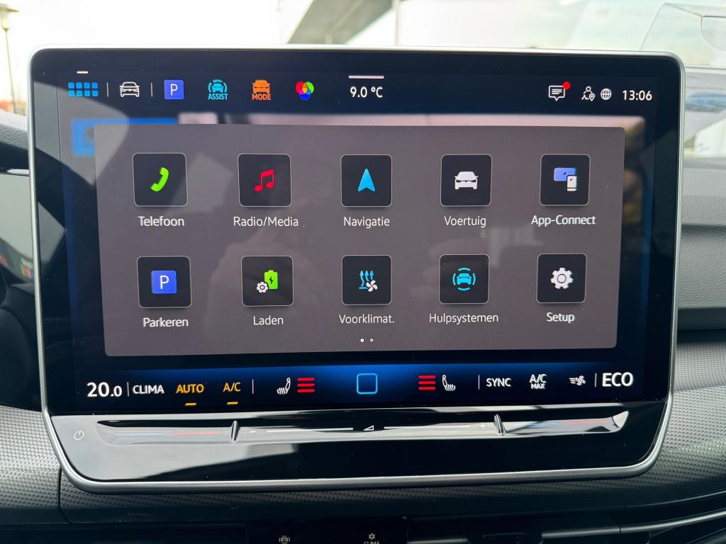 Volkswagen Golf 1.5 ehybrid 50 edition automaat , elektrische voorstoelen, 