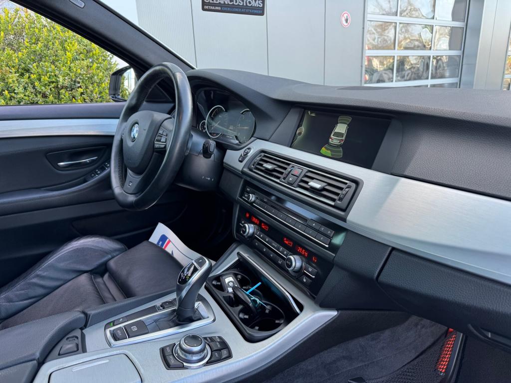 BMW 5 Serie touring 520d * leder * panoramadak * m pakket * dealer onderhou