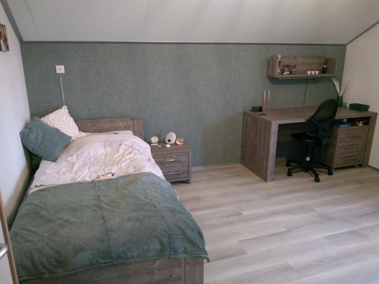 Massief houten 1 persoons bed 90 x 200 (in goede staat )