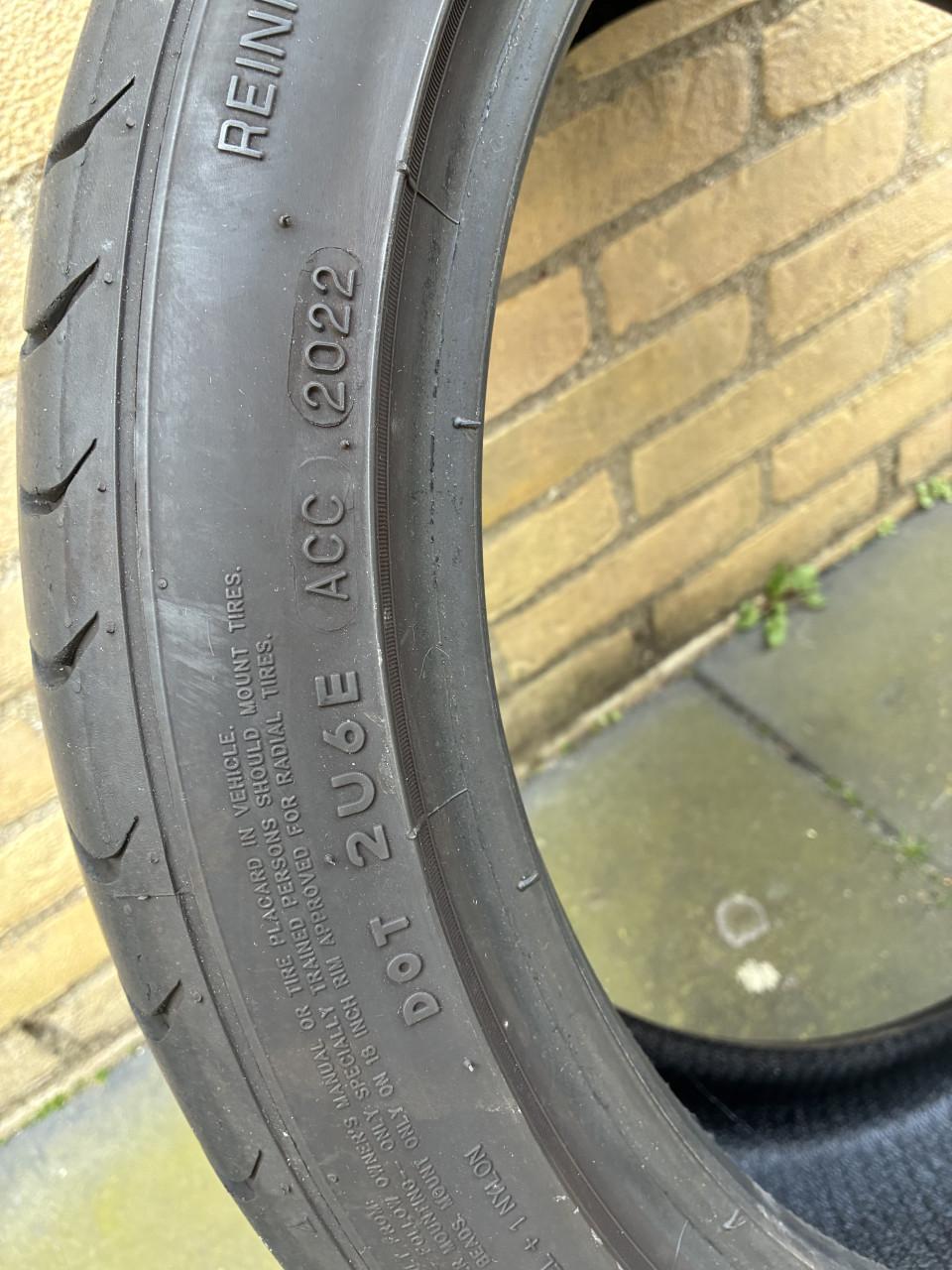 Autobanden 215/45 ZR18 (twee)